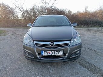 Opel Astra 1.4 66kw benzín - 1