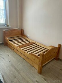 Drevena posteľ