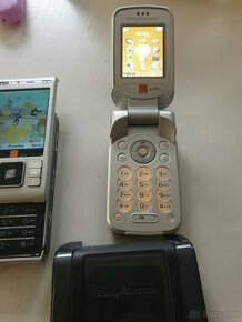 Sony Ericsson C905, W300i - 1