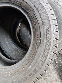 Predám zimné pneu 215/70r15c