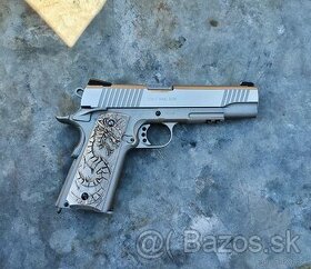 Colt 1911 pažbičky klasický tvar dračí motív CF - 1