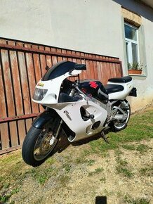 Suzuki GSXR 750 srad - 1