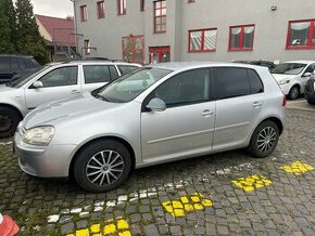 Predam volkswagen golf5