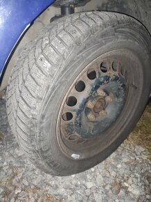 215/55 R16 zimné Goodyear ultragrip + plechove disky opel