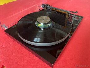 pro-ject debut carbon