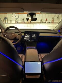 Tesla model Y Long range 09/2022 len 13400km