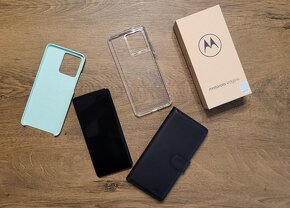 POCO X4 pro a Motorola edge 40 neo