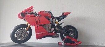 LEGO Technic Ducati Panigale V4 R 42107