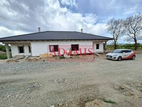 ADOMIS - 4-izb. bungalov, pozemok 6ár,  obec Ploské, 15 km z