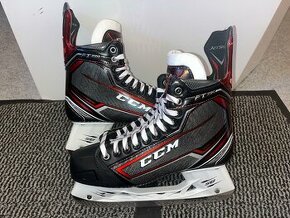 Brusle CCM JetSpeed FT 390 vel. 8.5 / 44