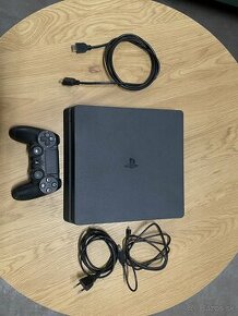 PS4 Slim + 2x controller