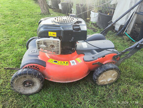 Benzínová kosačka Husqarna R152SV pohon Briggs & Stratton - 1