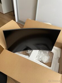 27" Samsung C27T550 curved monitor - 1