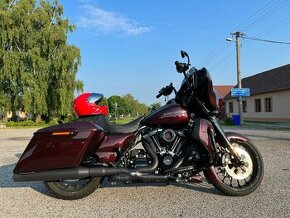 Harley-Davidson FLHXS Street Glide Special 107cui M8