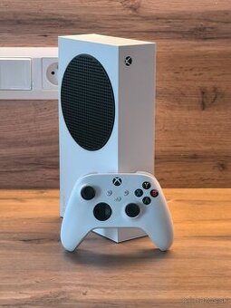 Xbox series S 512GB, ovládač + play & charge kit