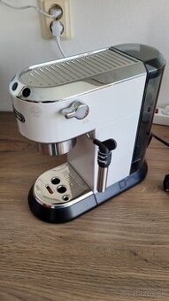 Kávovar DeLonghi EC685.W