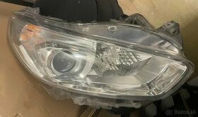 Predam prave predne halogenove svetlo na Ford s-max mkII, od