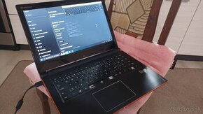 Lenovo Yoga dotykový, funkčný ale nefunkčná klávesnica.