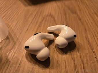 Airpods Pro 2 (USB-C) + V ZÁRUKE ešte rok