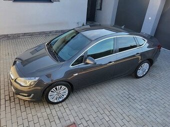 Opela Astra J r. 2013 , 1.6 benzin, A/T prevodovka