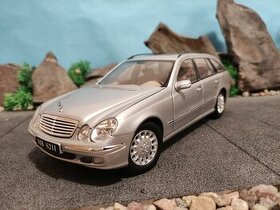 prodám model 1:18 mercedes benz E class combi - 1