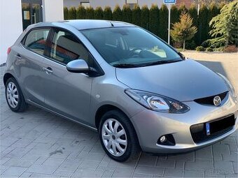 Predam Mazda 2. 1.4 Benzin LPG .R.V 2011