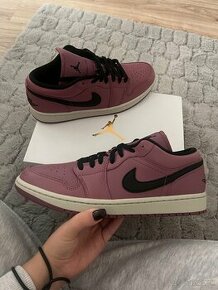 Nike Air Jordan 1 Low Mulberry - 1