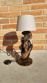 Stolová lampa / nočná lampa z naplaveného dreva