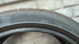 zimné pneu. 235/40 R18