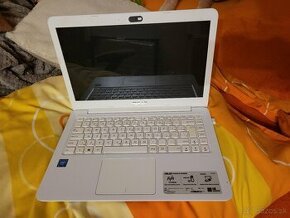 Notebook ASUS E402S