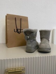 UGG snehule so Swarovski kamienkami