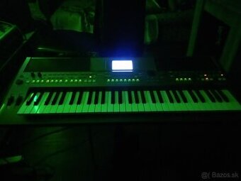 Yamaha psr s670