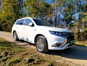 Mitsubishi Outlander PHEV Plus Spirit 4WD A/T