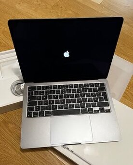 MacBook Air (M2, 2022)