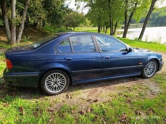 BMW E39 528i