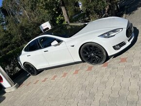 TESLA MODEL S P85