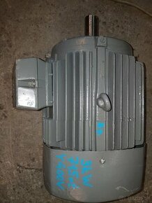 Predám pätkový el.motor 3kW 715ot