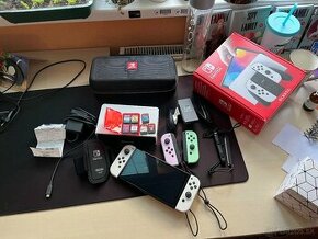 Switch Oled v záruke + 4 ovládače + 7 hier