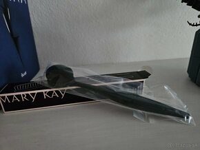 Uplne nova macacia labka na make up Mary Kay