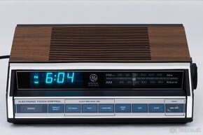 Vintage rádiobudík GENERAL ELECTRIC 7-4662A (1984, USA)