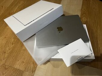 MacBook Air (M2, 2022)