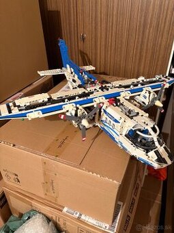 Lego technic lietadlo 42025