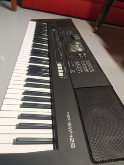 klavesy piano yamaha PSR  EW-425