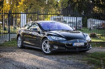 Tesla S 70d AWD, Free supercharger, CCS2 adaptér, po servise