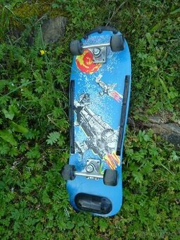 Predám zánovný skateboard.Lacno.