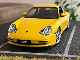 1:18 PORSCHE 911 Carrera - AUTOart