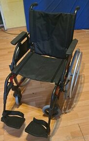 Invalidný vozík a choditko