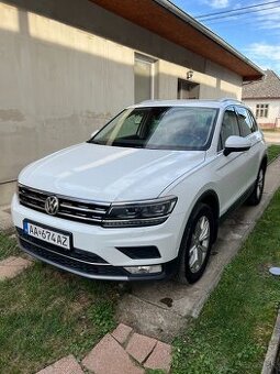 Volkswagen Tiguan - 1