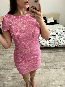 Puzdrové ružové kvetinové šaty