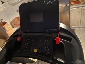 Bežiaci pás LIFEFIT TM7100